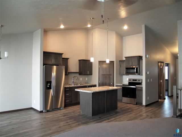 308 E Countryside Ave Avenue, Lennox, SD 57039