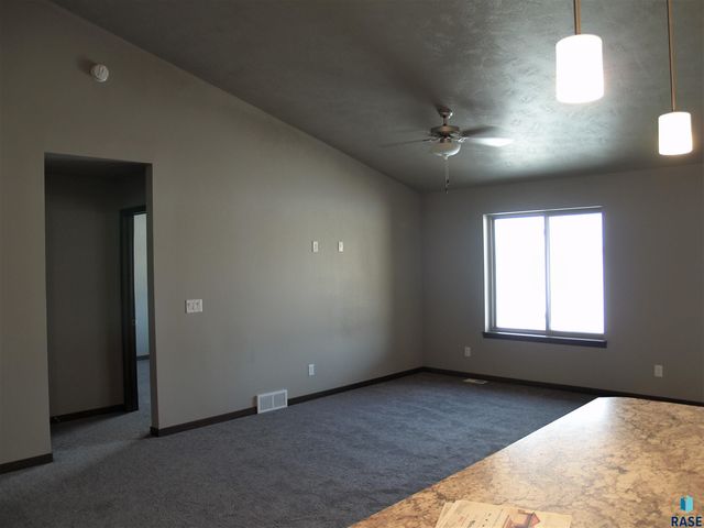 308 E Countryside Ave Avenue, Lennox, SD 57039