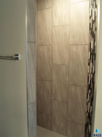 308 E Countryside Ave Avenue, Lennox, SD 57039