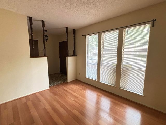 2107 Botts Drive, Arlington, TX 76012