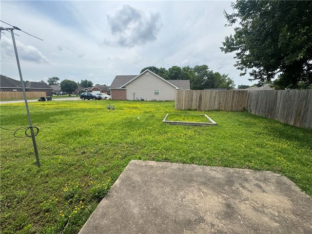 1302 N 22nd Street, Rogers, AR 72756