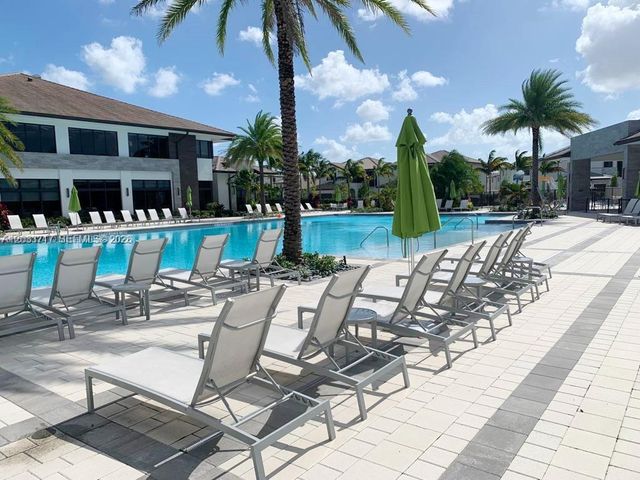 8265 NW 41 ST C-110, Doral, FL 33166