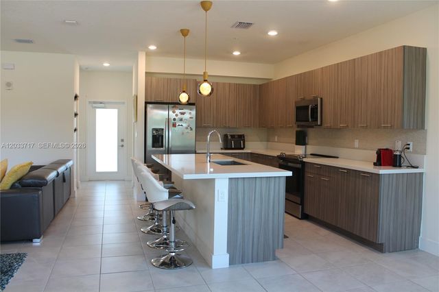 8265 NW 41 ST C-110, Doral, FL 33166
