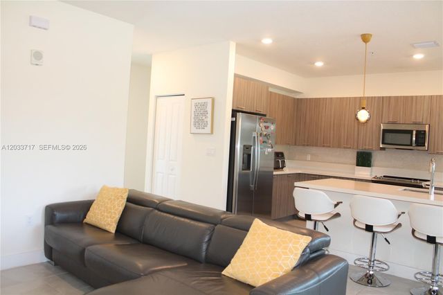 8265 NW 41 ST C-110, Doral, FL 33166