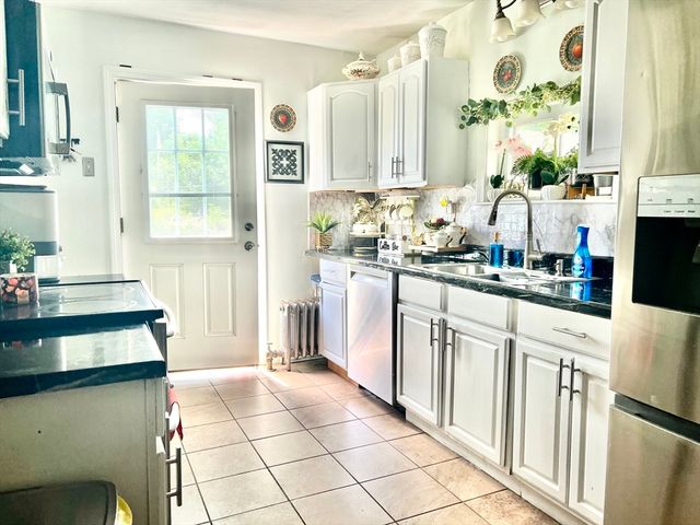 86 Beaverbrook Pkwy, Worcester, MA 01603