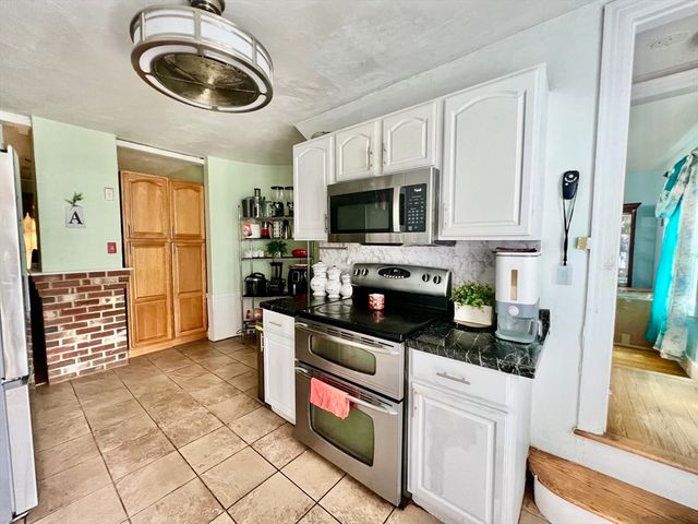 86 Beaverbrook Pkwy, Worcester, MA 01603