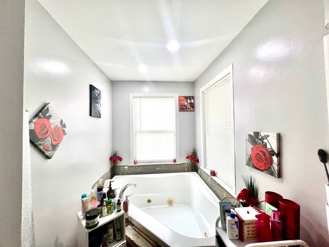 86 Beaverbrook Pkwy, Worcester, MA 01603