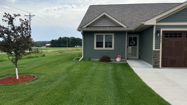 4867 Field Crest Lane, Eau Claire, WI 54701