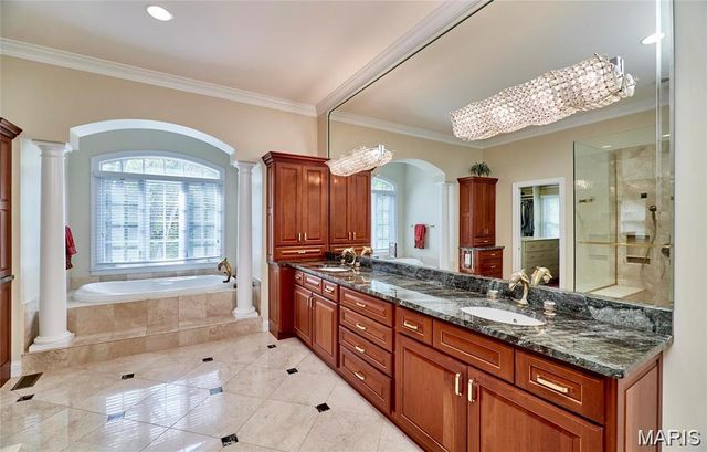 9780 Old Warson Road, St Louis, MO 63124