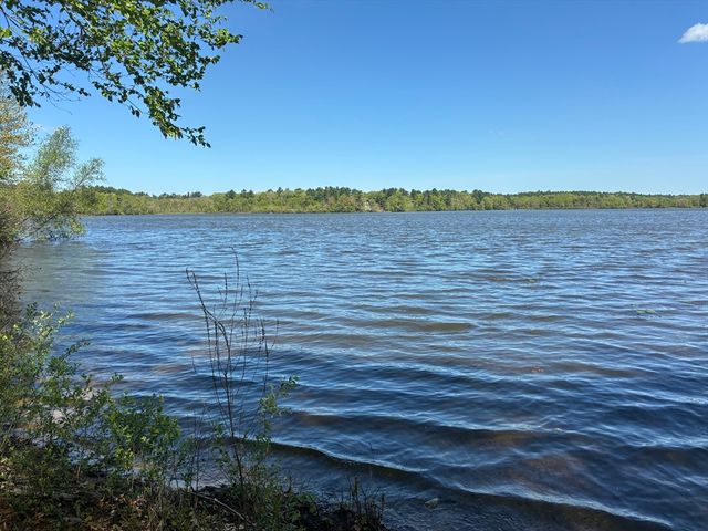 204 Main St, Hanson, MA 02341