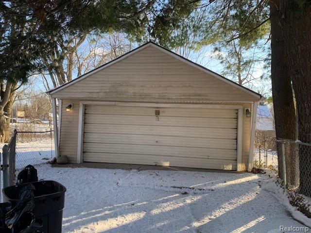 3299 W Ridgeway Avenue, Flint, MI 48504