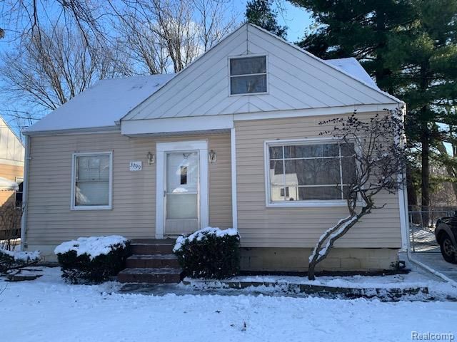 3299 W Ridgeway Avenue, Flint, MI 48504