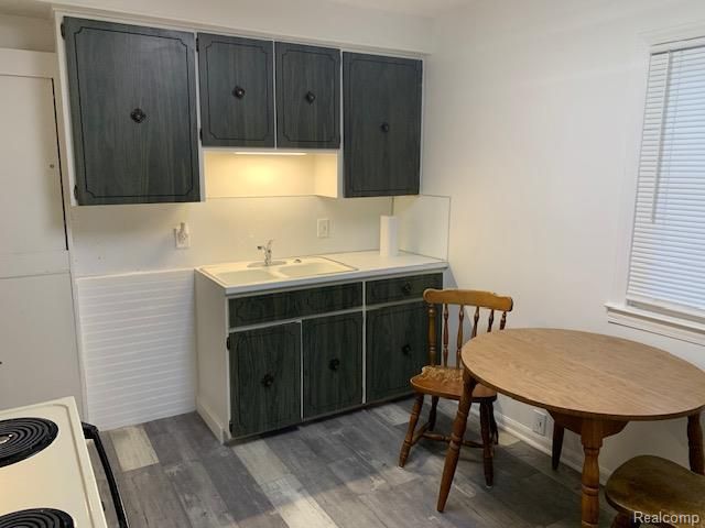 3299 W Ridgeway Avenue, Flint, MI 48504