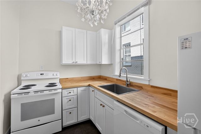 22 E 37th Street, Savannah, GA 31401