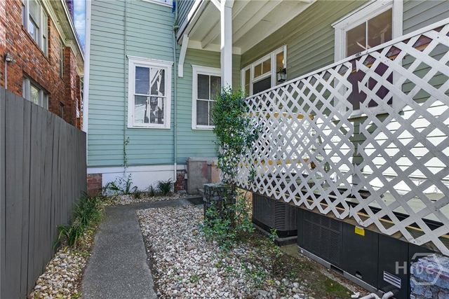 22 E 37th Street, Savannah, GA 31401