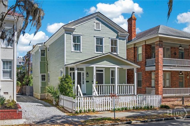 22 E 37th Street, Savannah, GA 31401