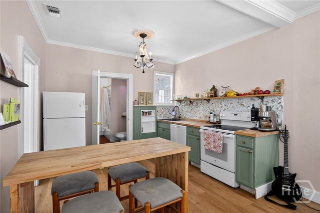 22 E 37th Street, Savannah, GA 31401