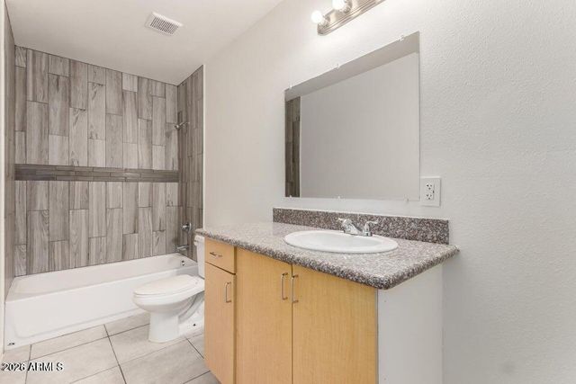 2828 E CHIPMAN Road, Phoenix, AZ 85040
