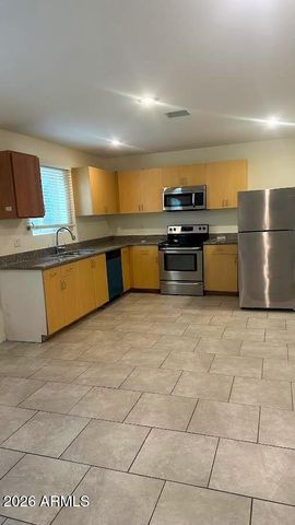 2828 E CHIPMAN Road, Phoenix, AZ 85040