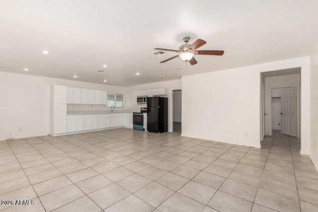 2828 E CHIPMAN Road, Phoenix, AZ 85040