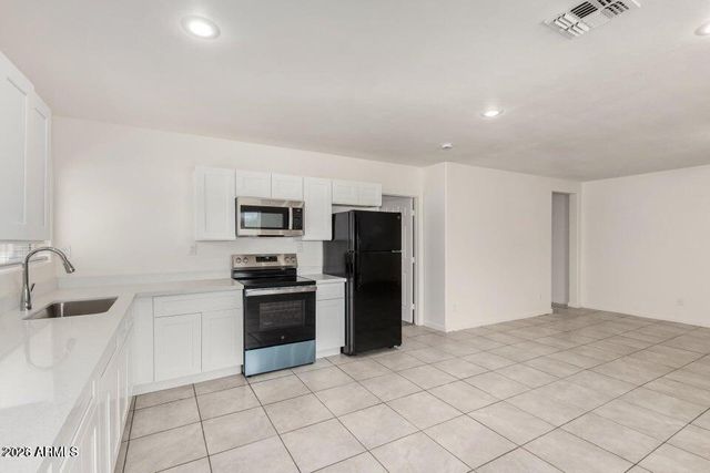 2828 E CHIPMAN Road, Phoenix, AZ 85040