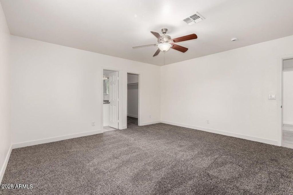 Image 11 of property listing at 2828 E CHIPMAN Road, Phoenix, AZ 85040