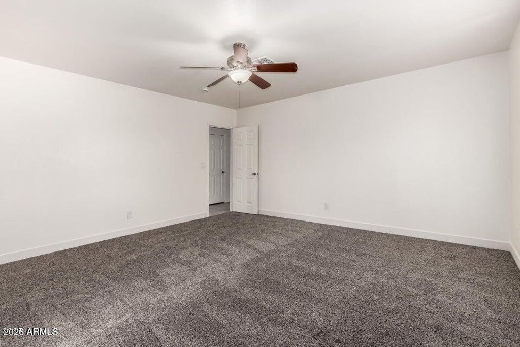 Image 12 of property listing at 2828 E CHIPMAN Road, Phoenix, AZ 85040