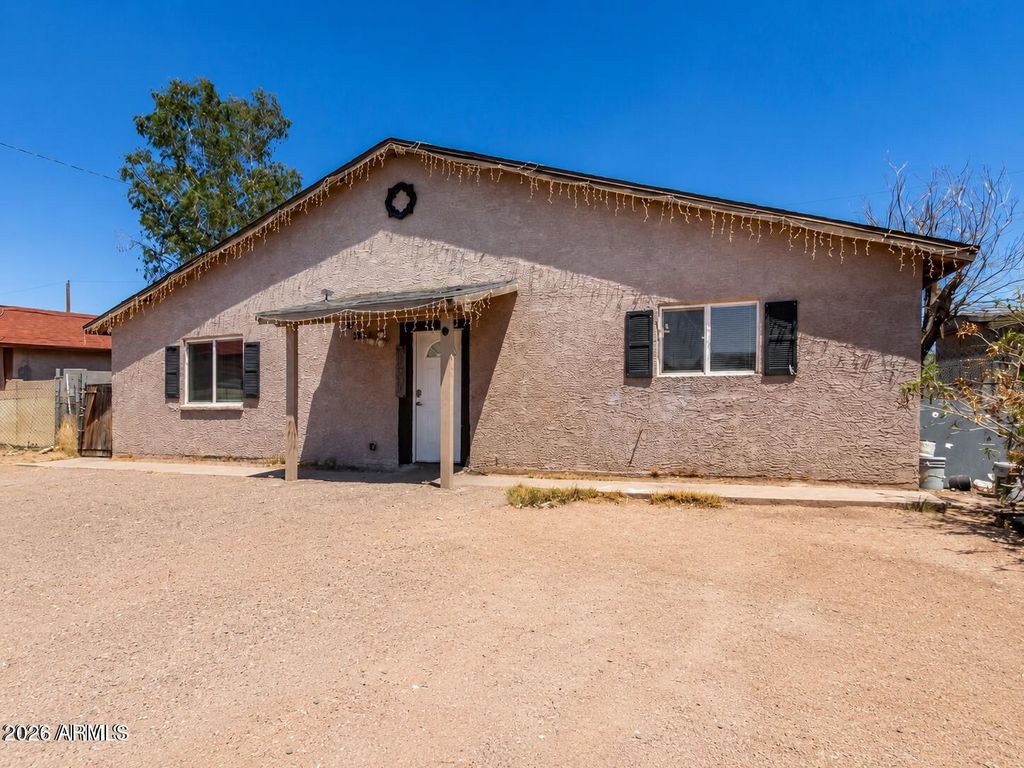 Image 3 of property listing at 2828 E CHIPMAN Road, Phoenix, AZ 85040