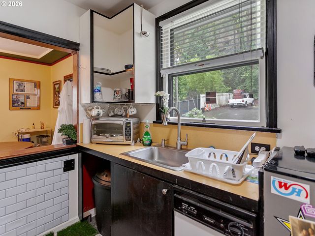 5135 Nw SAINT HELENS Rd, Portland, OR 97210