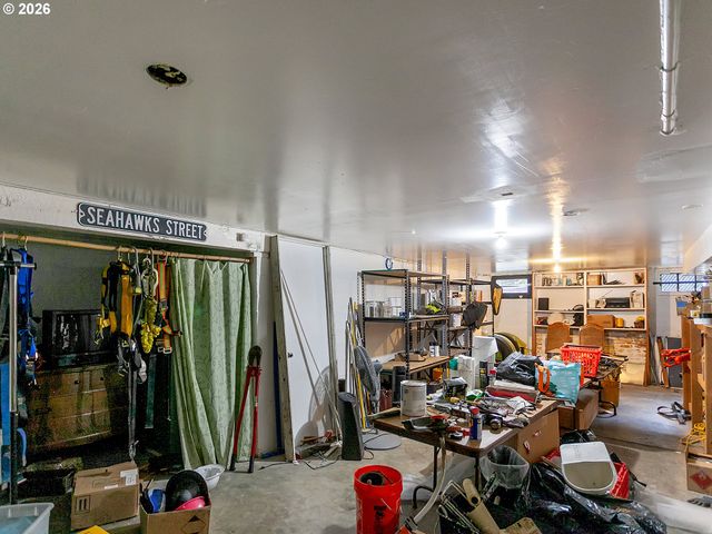 5135 Nw SAINT HELENS Rd, Portland, OR 97210