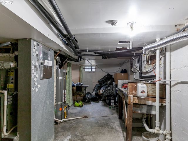 5135 Nw SAINT HELENS Rd, Portland, OR 97210