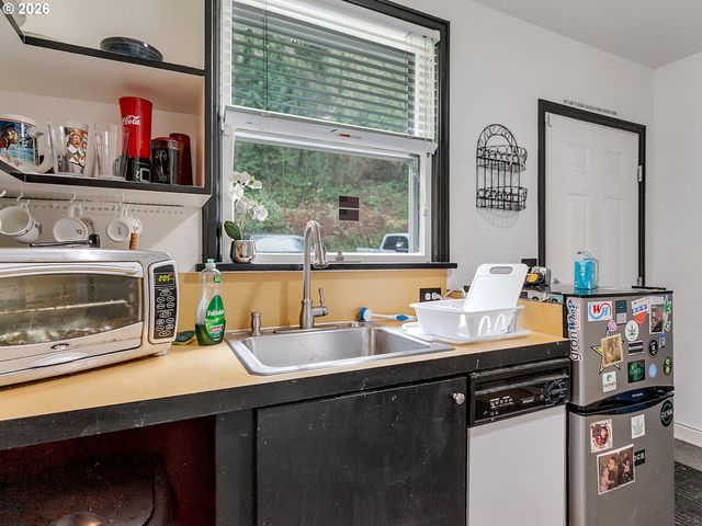 5135 Nw SAINT HELENS Rd, Portland, OR 97210