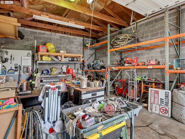 5135 Nw SAINT HELENS Rd, Portland, OR 97210