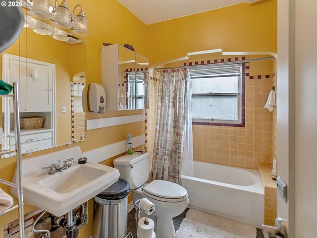 5135 Nw SAINT HELENS Rd, Portland, OR 97210