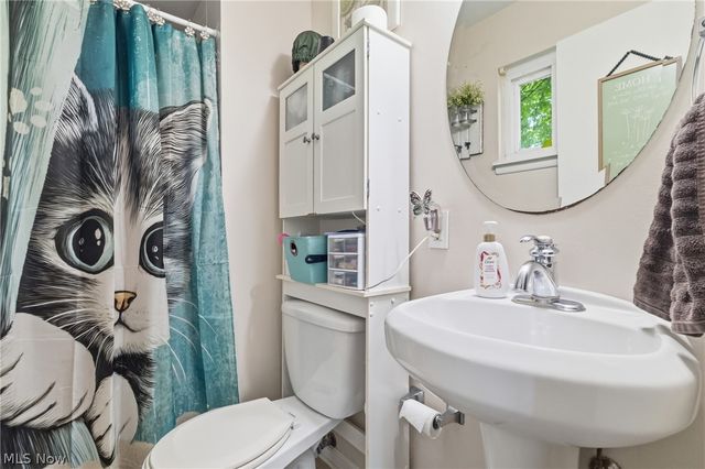 24264 Fairlawn Drive, North Olmsted, OH 44070