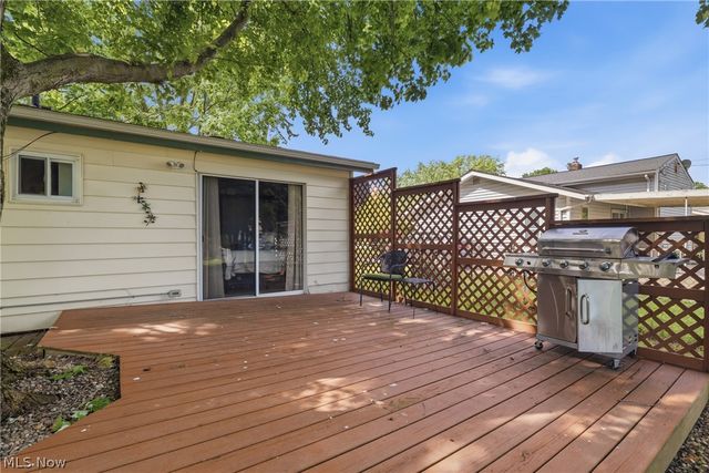 24264 Fairlawn Drive, North Olmsted, OH 44070
