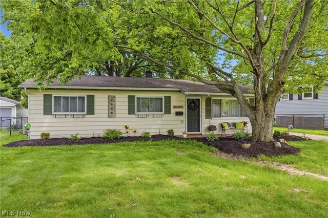 24264 Fairlawn Drive, North Olmsted, OH 44070
