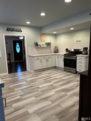 104 Vandalia Street, La Paz, IN 46537