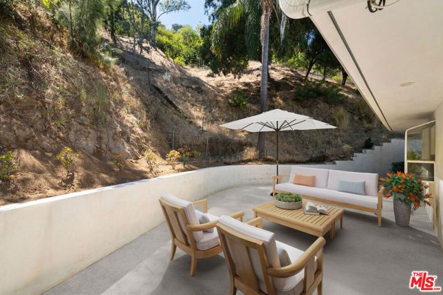 9659 Cedarbrook Drive, Los Angeles, CA 90210