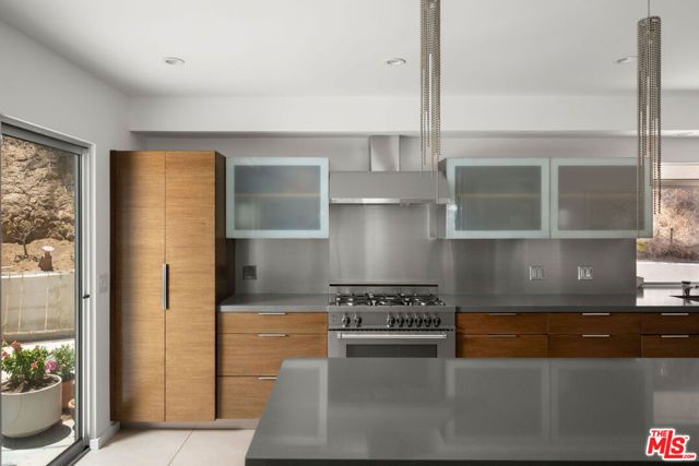 9659 Cedarbrook Drive, Los Angeles, CA 90210