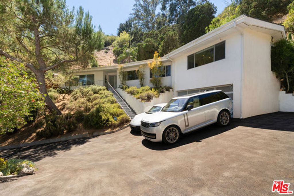 9659 Cedarbrook Drive, Los Angeles, CA 90210