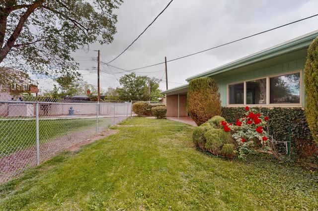 3712 Mackland Avenue NE, Albuquerque, NM 87110