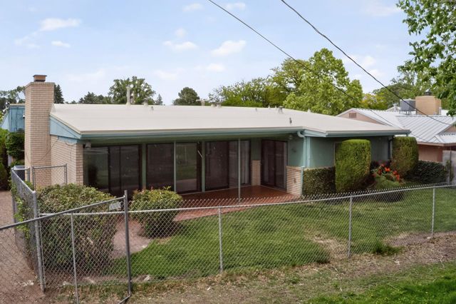 3712 Mackland Avenue NE, Albuquerque, NM 87110