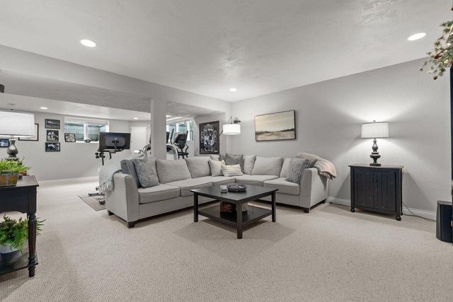 4916 N SILENTWIND WAY, Appleton, WI 54913