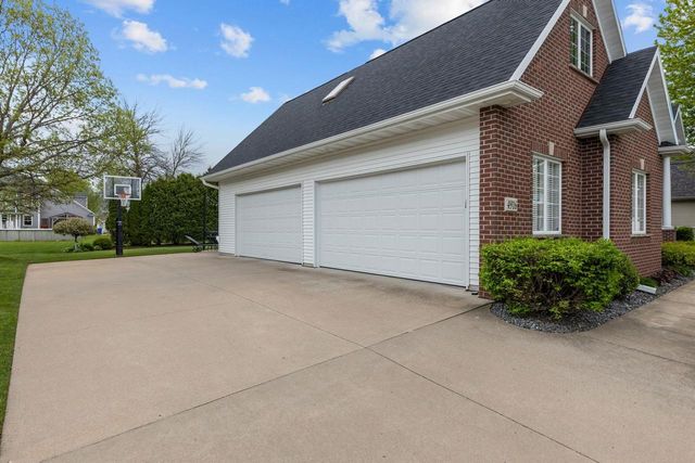 4916 N SILENTWIND WAY, Appleton, WI 54913