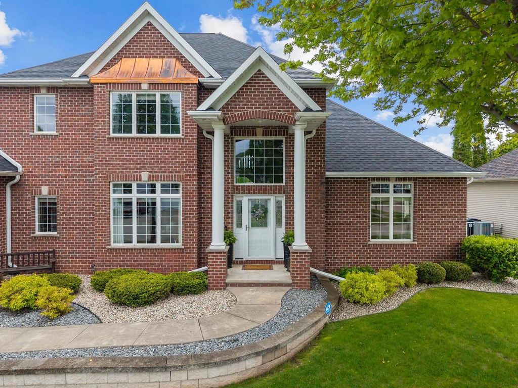 4916 N SILENTWIND WAY, Appleton, WI 54913