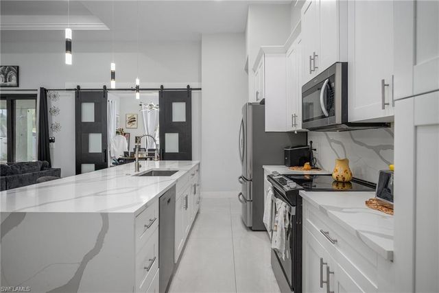 920 SE 15th TER, Cape Coral, FL 33990