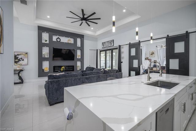 920 SE 15th TER, Cape Coral, FL 33990