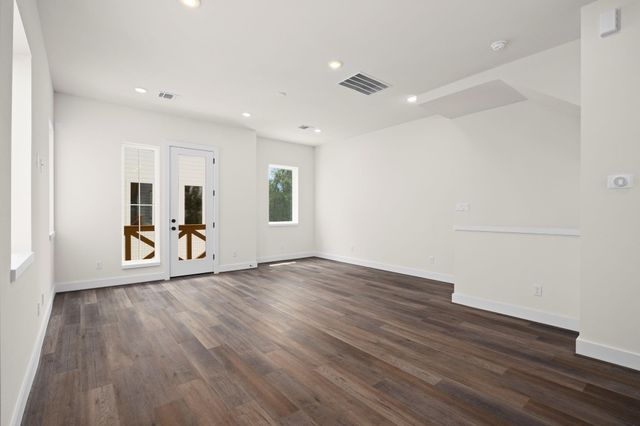 3905 Pinemont Drive F, Houston, TX 77018