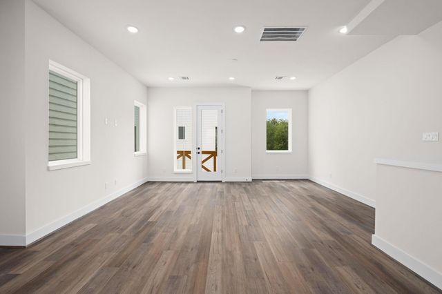 3905 Pinemont Drive F, Houston, TX 77018